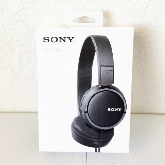 Sony Wired Headphones - Picture 2 of 5
